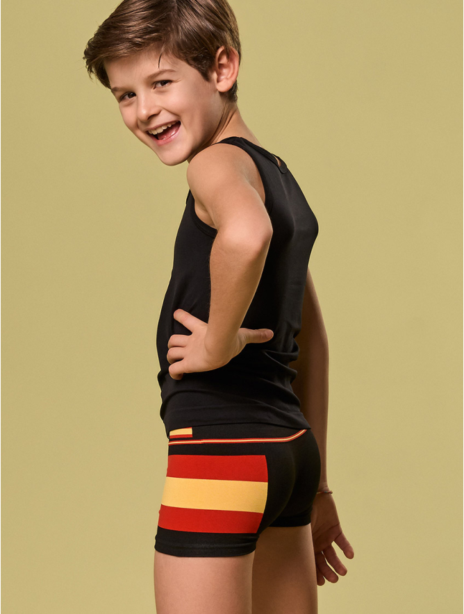Niños de 13 sin boxer 2025